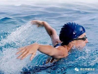 大山脚成人游泳视频