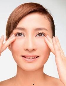 成人眼袋发青怎么推拿视频,轻松改善眼部问题