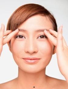 成人眼袋发青怎么推拿视频,轻松改善眼部问题